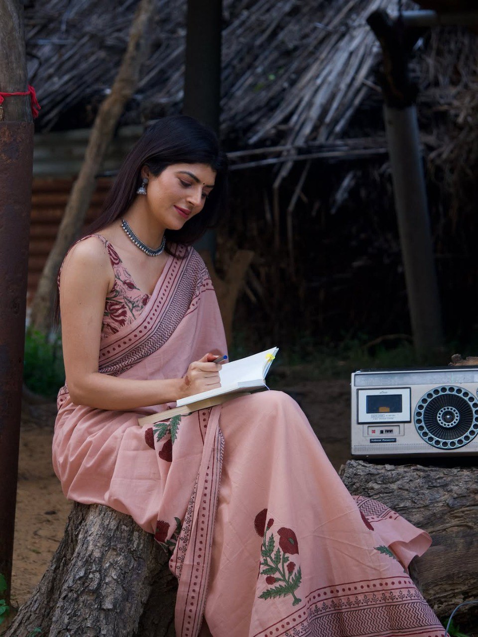 Stylish Pink Floral Printed Saree for Women in Linen Cotton Fabric