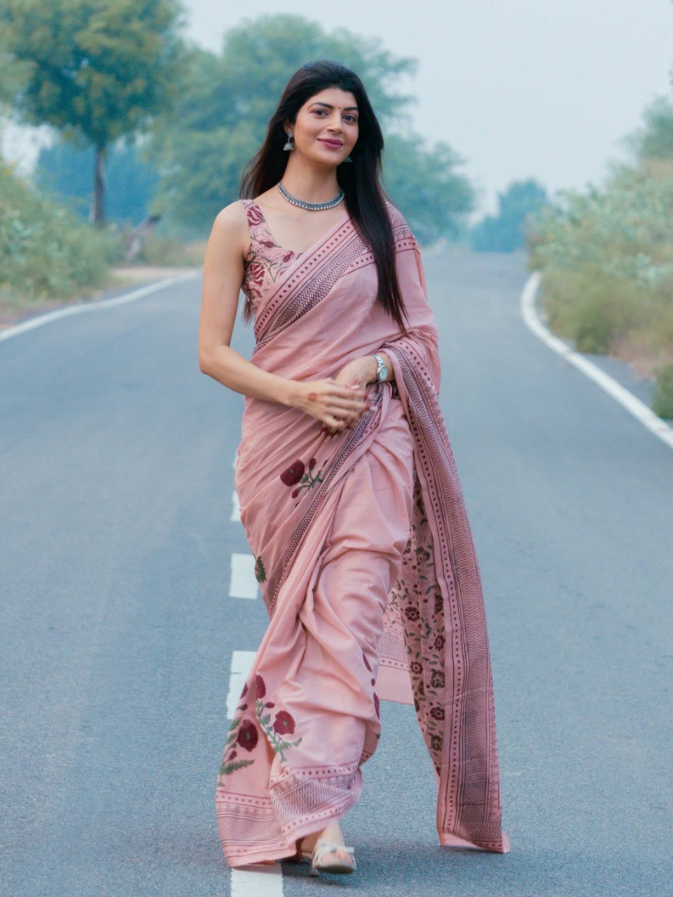 Beautiful Women's Pink Linen Cotton Saree with Elegant Printed Design